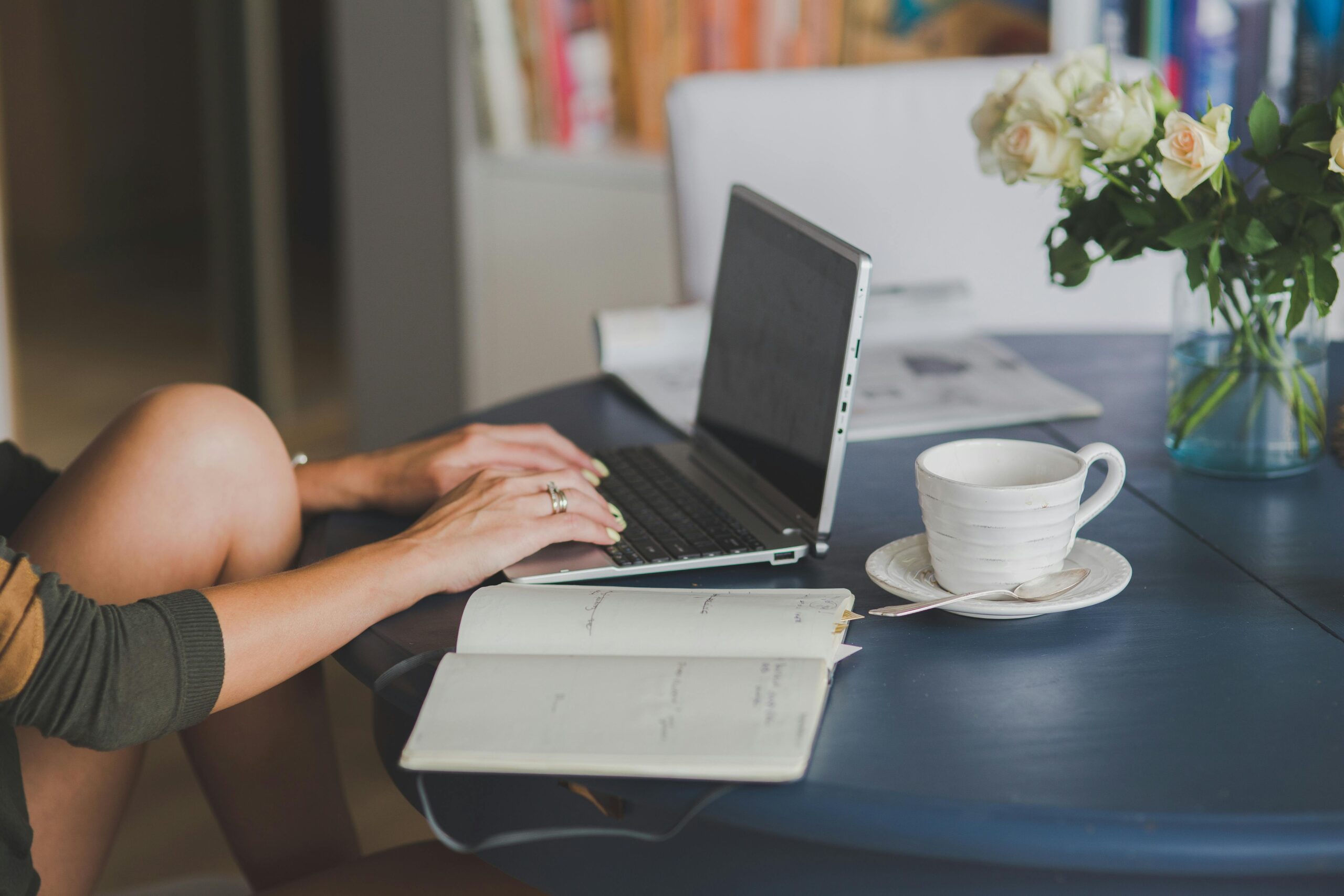 Cursos Online Oficiales y acreditados: SEPE vs Privados (¡Con Ejemplos Top de Agroingenia!)